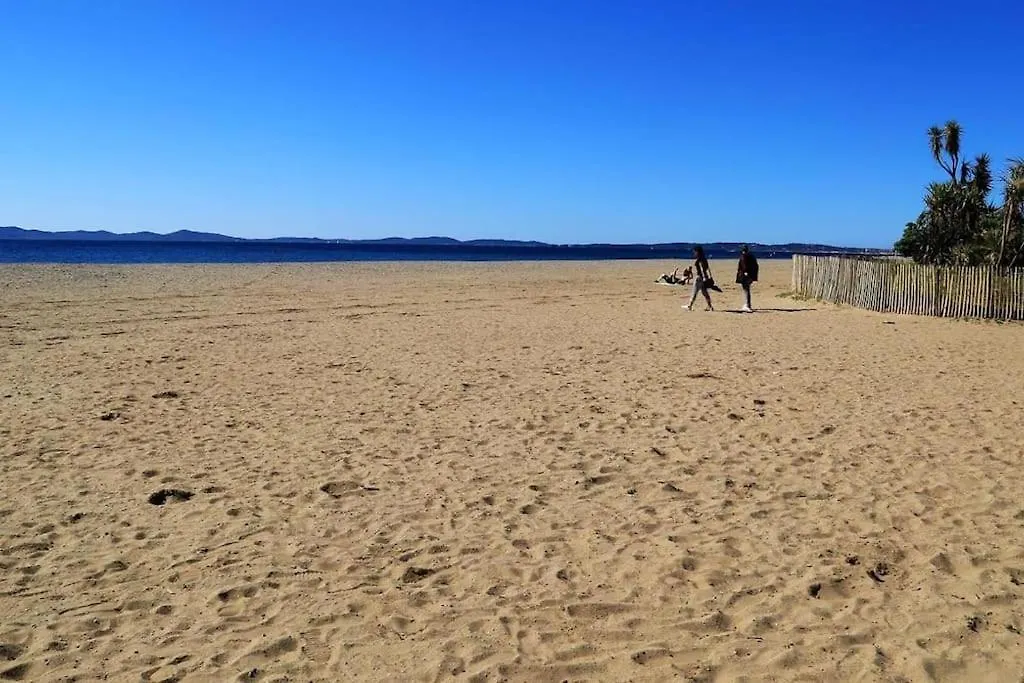 Apartment T2 Bord De Mer Plage De L'Ayguade Hyeres